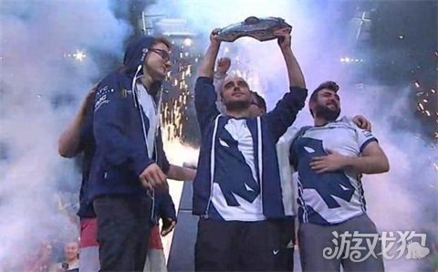 努力摘得头 努力摘得头